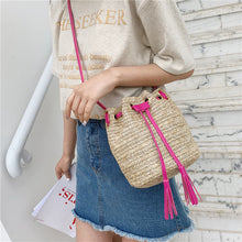 Load image into Gallery viewer, Straw Weave Bag with Tassles
